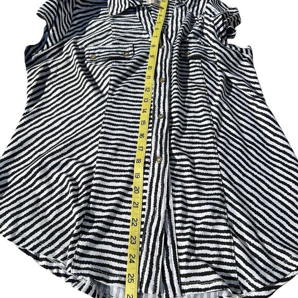 ROZ & ALI women’s size L short sleeve button-down top - Picture 9 of 10